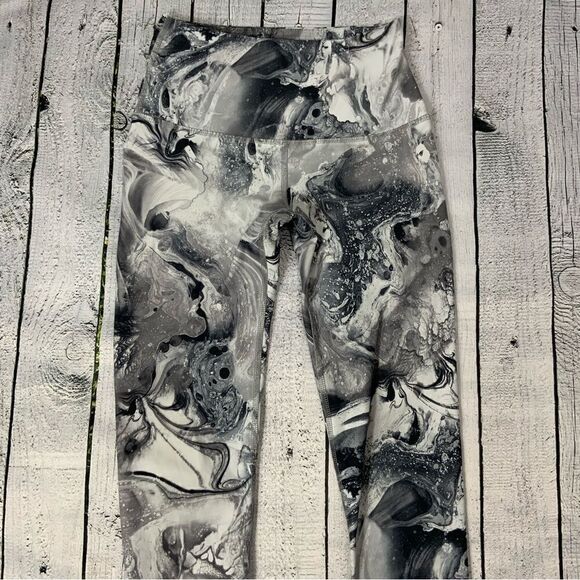 NOLI Marbled Crop Leggings - Picture 2 of 4